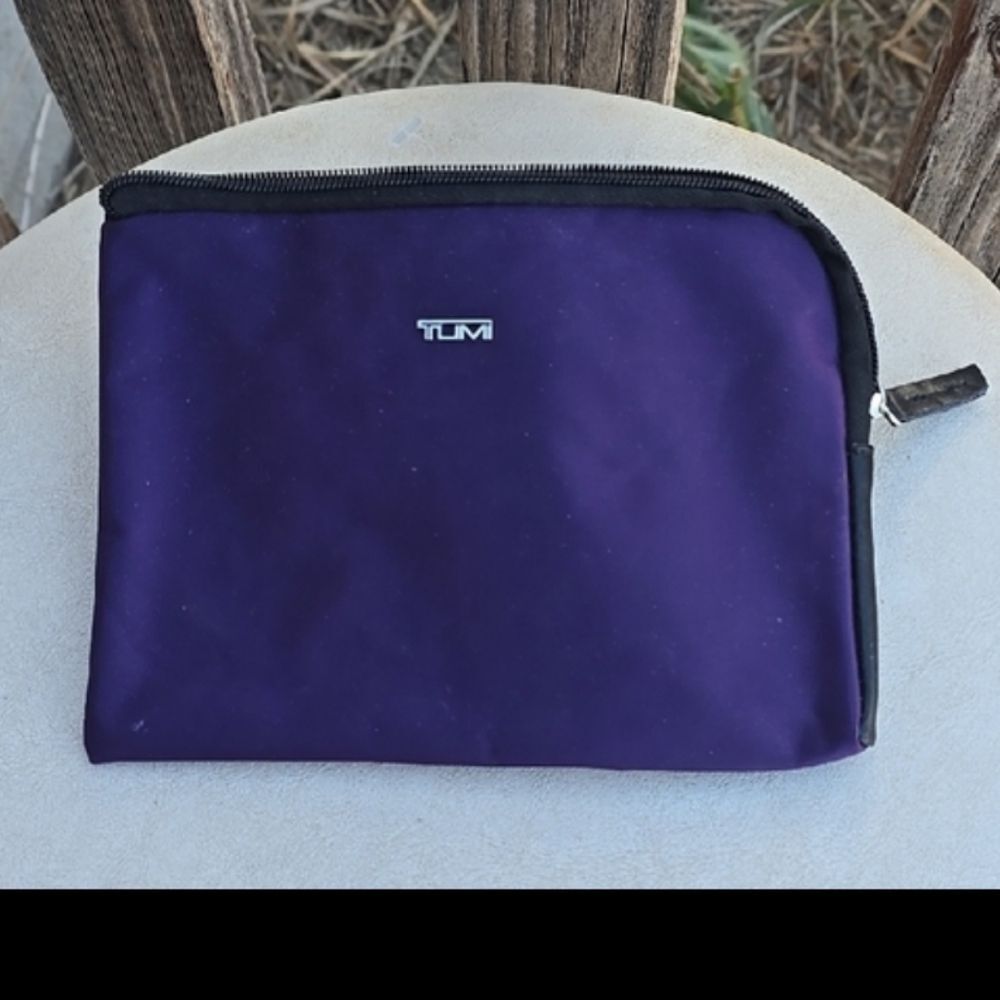 TUMI Delta 2K Purple Travel / Makeup Bag – Zipper Pouch